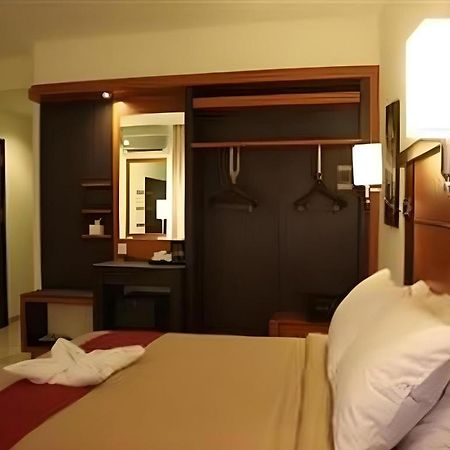 Travello Hotel מנאדו מראה חיצוני תמונה