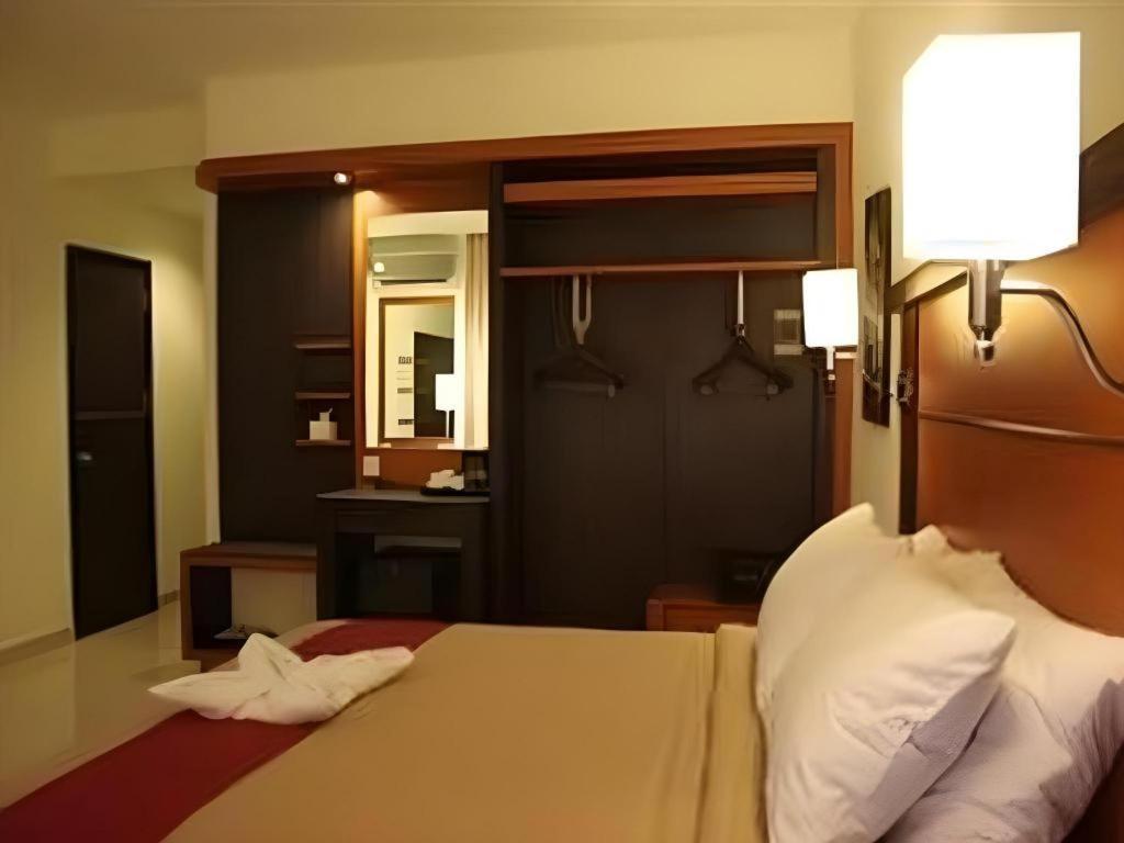 Travello Hotel מנאדו מראה חיצוני תמונה