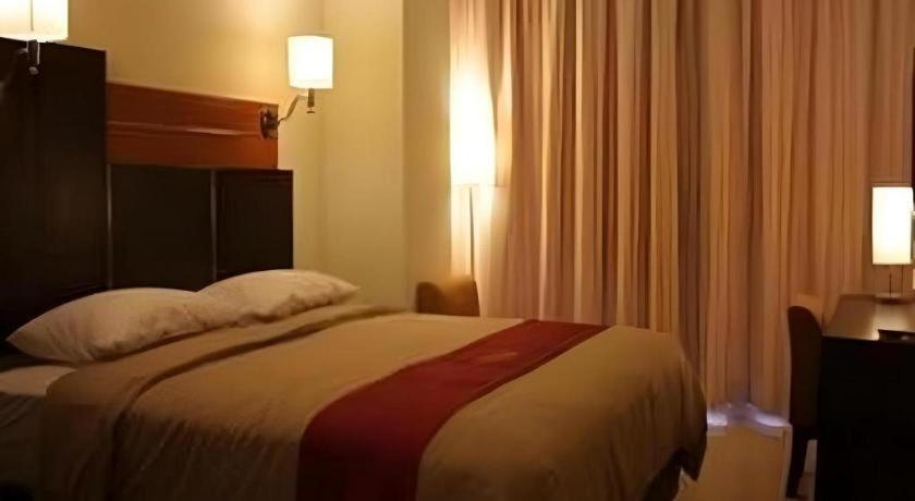 Travello Hotel מנאדו מראה חיצוני תמונה