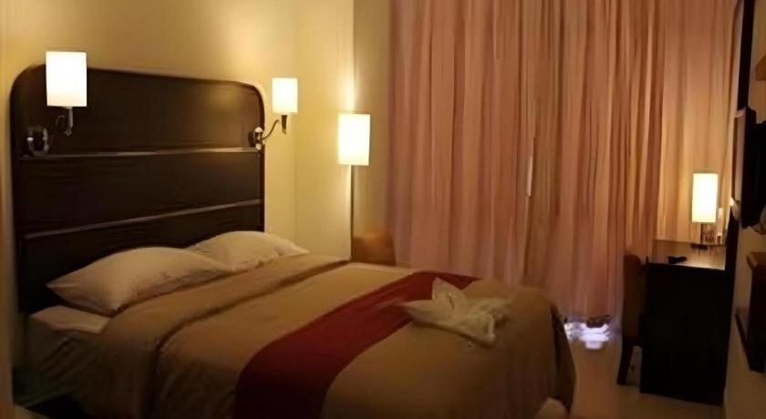 Travello Hotel מנאדו מראה חיצוני תמונה