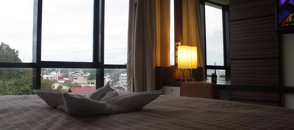 Travello Hotel מנאדו מראה חיצוני תמונה